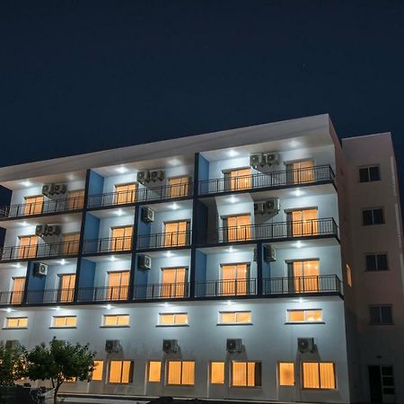 Deniz Airport Suites Никосия Экстерьер фото