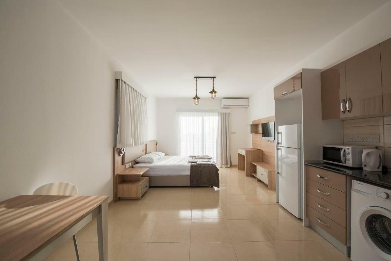 Deniz Airport Suites Никосия Экстерьер фото