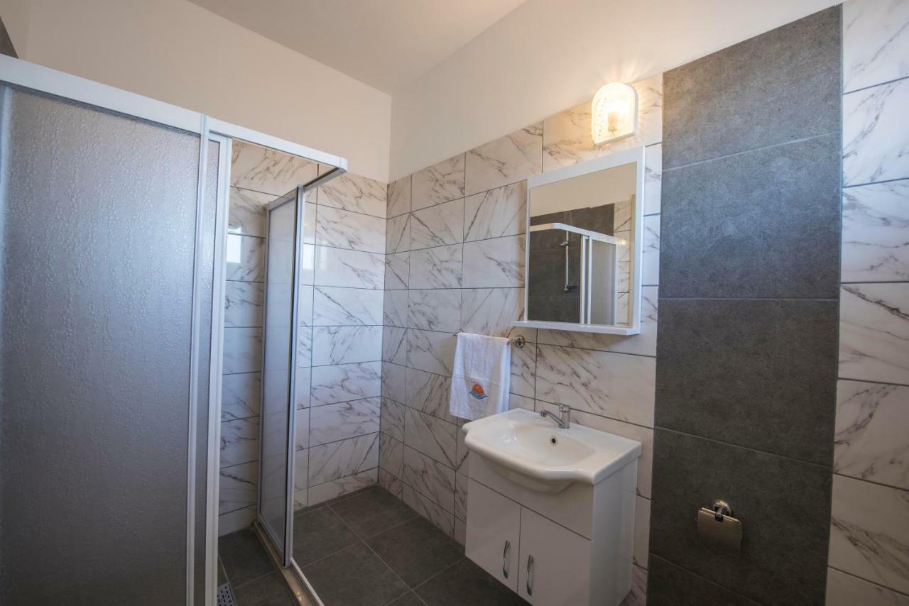 Deniz Airport Suites Никосия Экстерьер фото