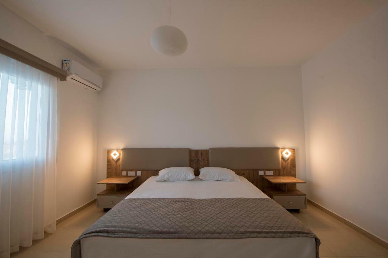 Deniz Airport Suites Никосия Экстерьер фото