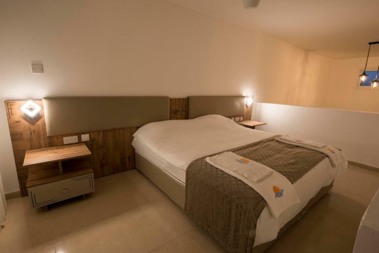 Deniz Airport Suites Никосия Экстерьер фото