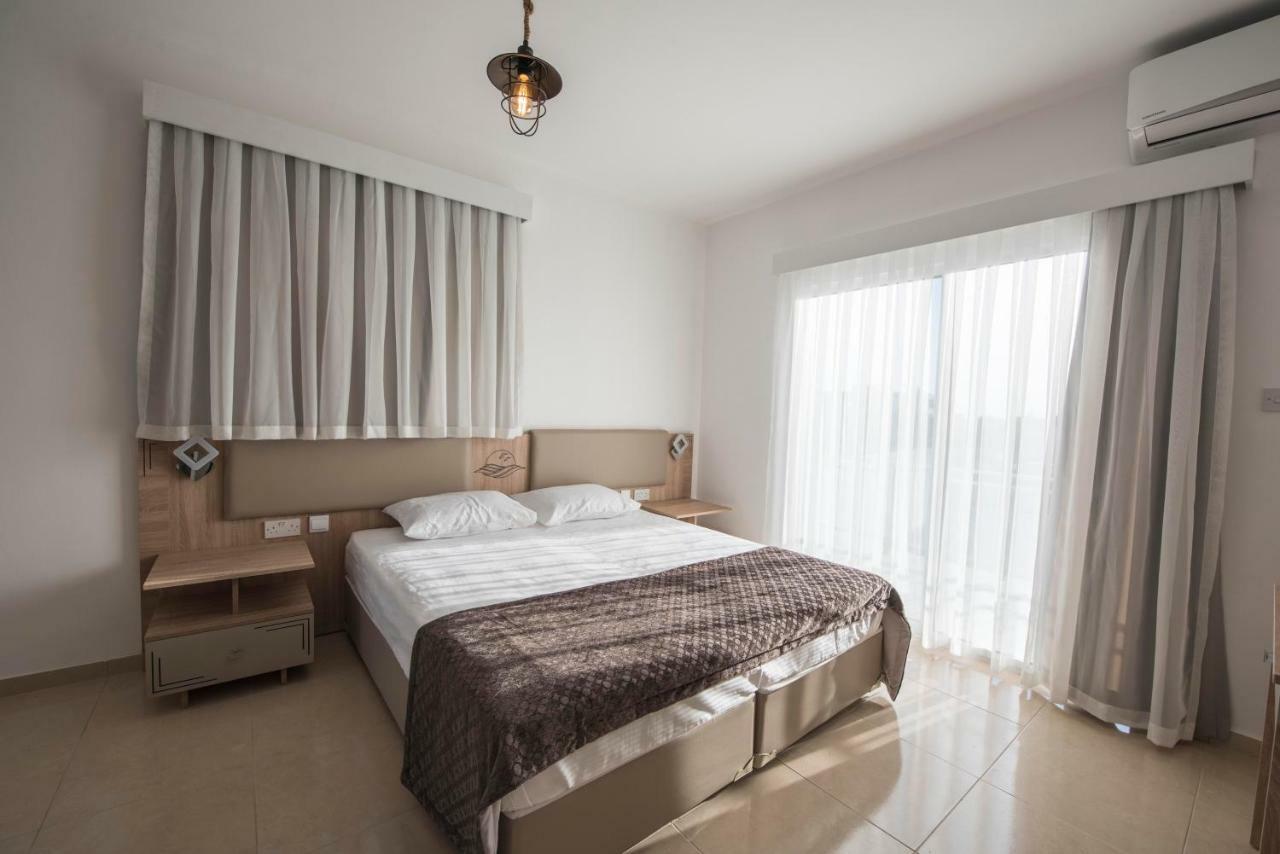 Deniz Airport Suites Никосия Экстерьер фото