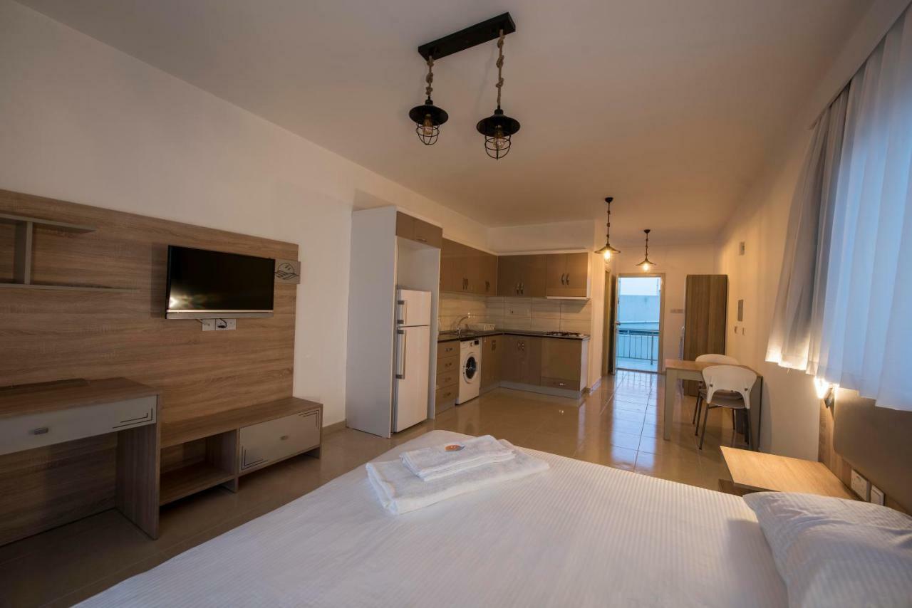 Deniz Airport Suites Никосия Экстерьер фото