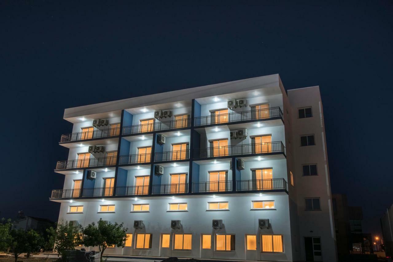 Deniz Airport Suites Никосия Экстерьер фото