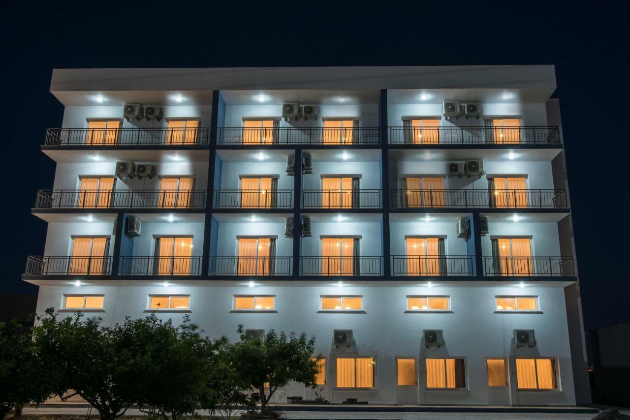 Deniz Airport Suites Никосия Экстерьер фото