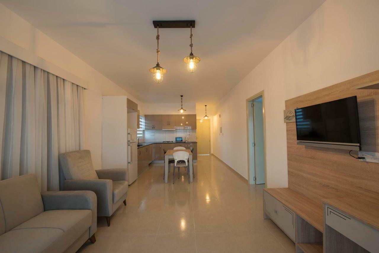 Deniz Airport Suites Никосия Экстерьер фото