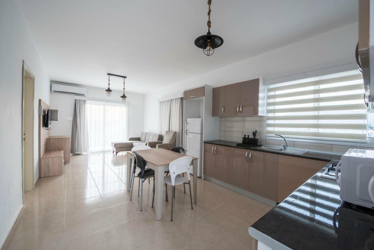 Deniz Airport Suites Никосия Экстерьер фото
