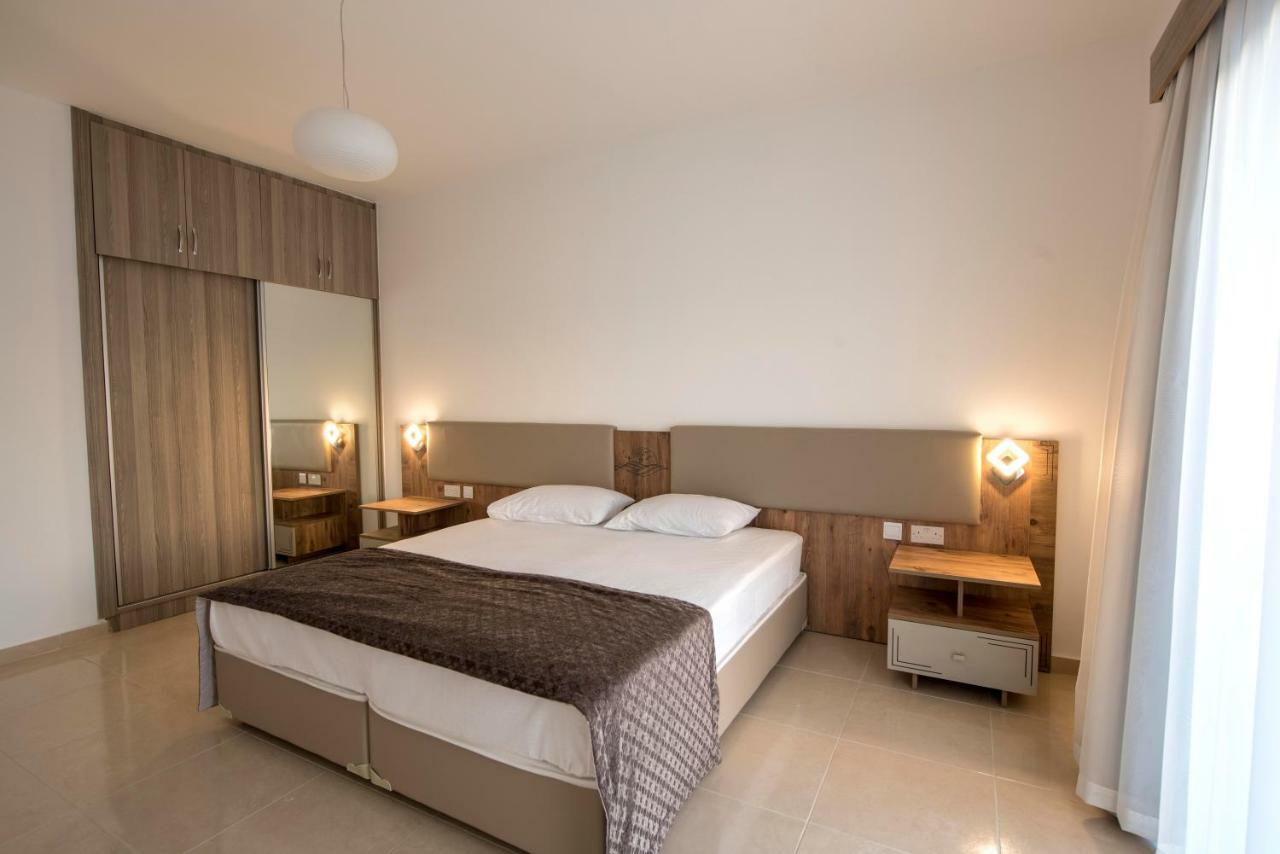 Deniz Airport Suites Никосия Экстерьер фото