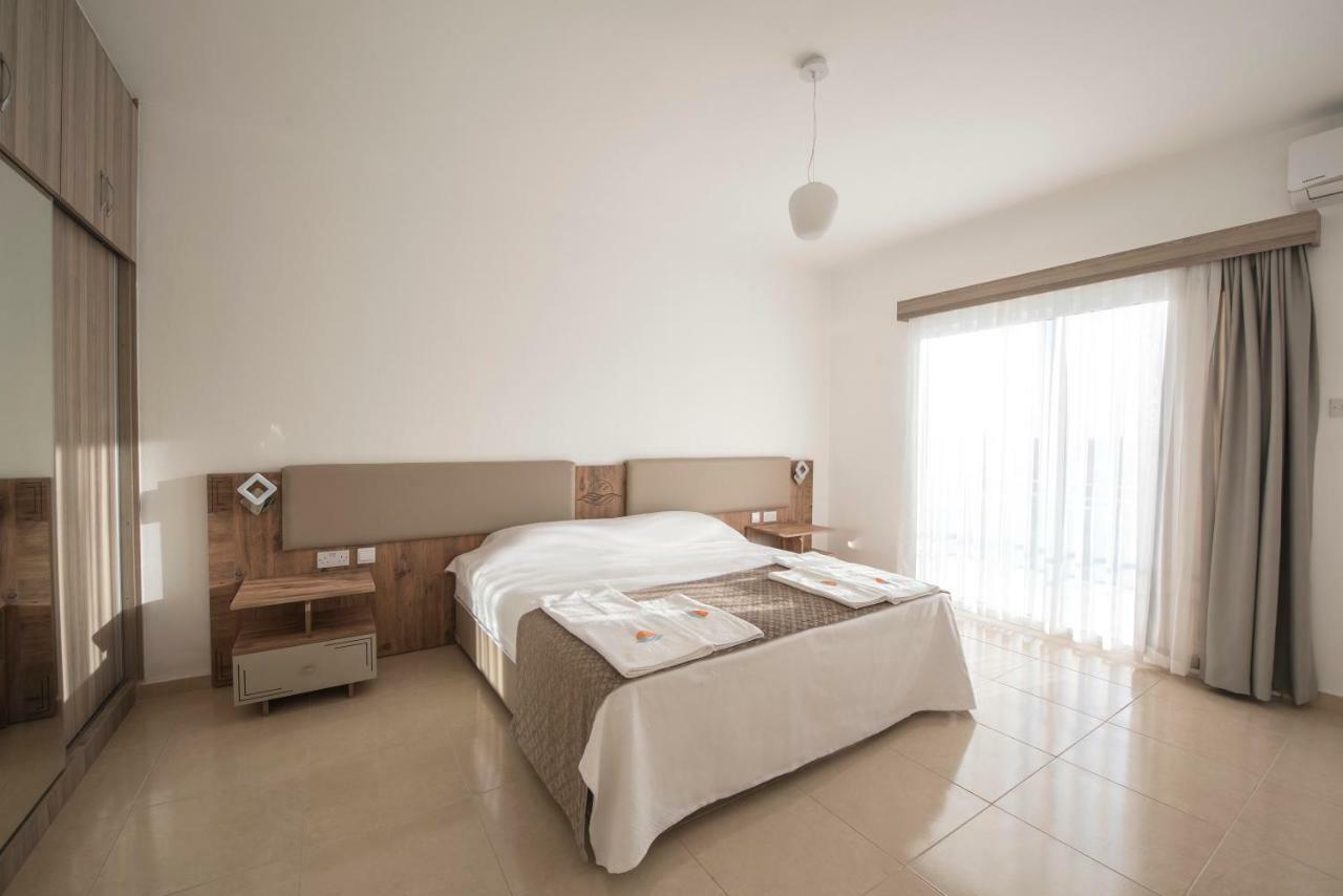Deniz Airport Suites Никосия Экстерьер фото