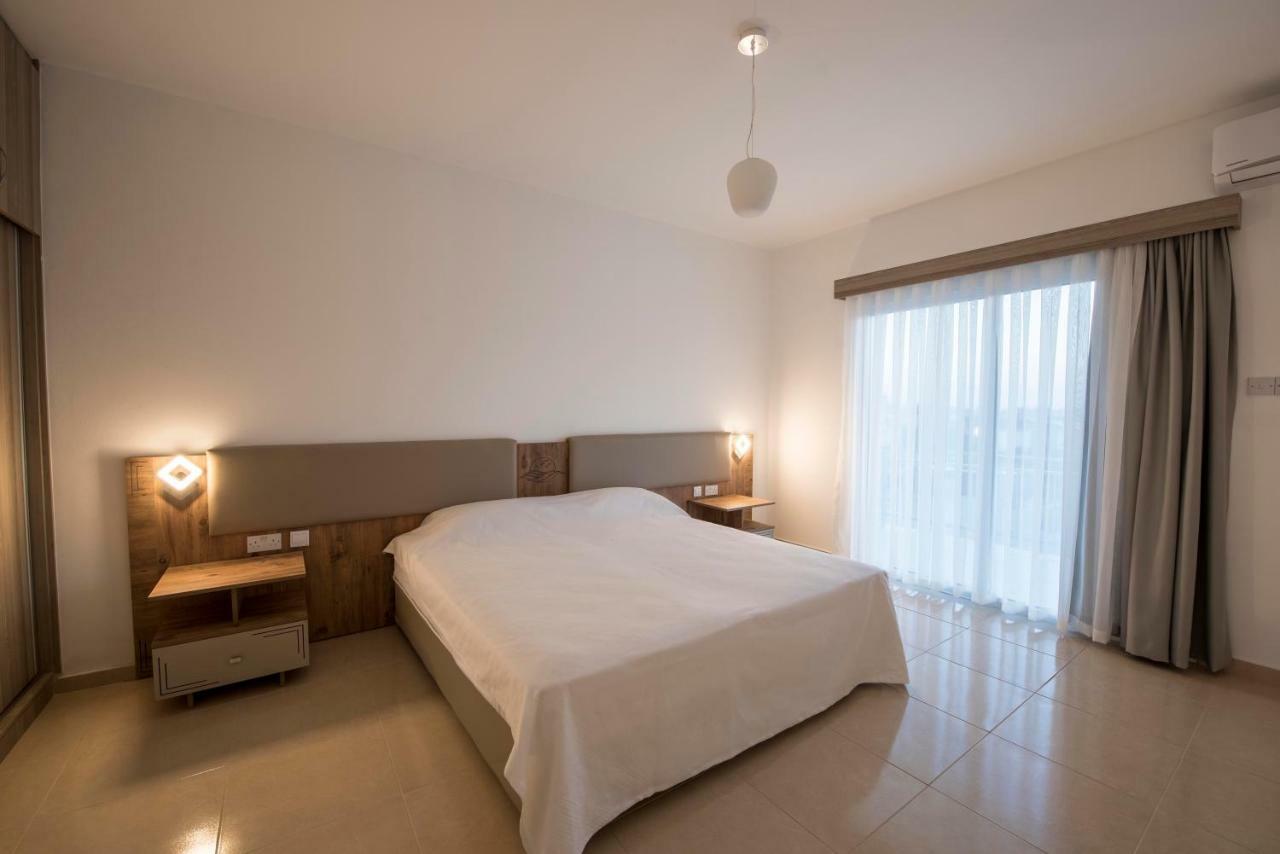 Deniz Airport Suites Никосия Экстерьер фото