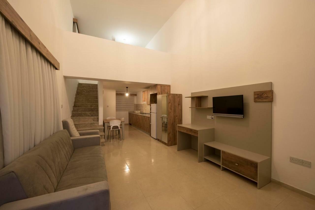 Deniz Airport Suites Никосия Экстерьер фото