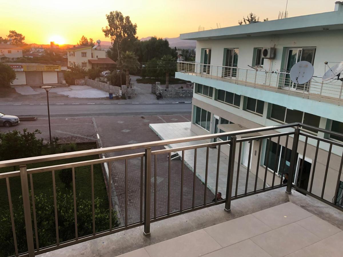 Deniz Airport Suites Никосия Экстерьер фото